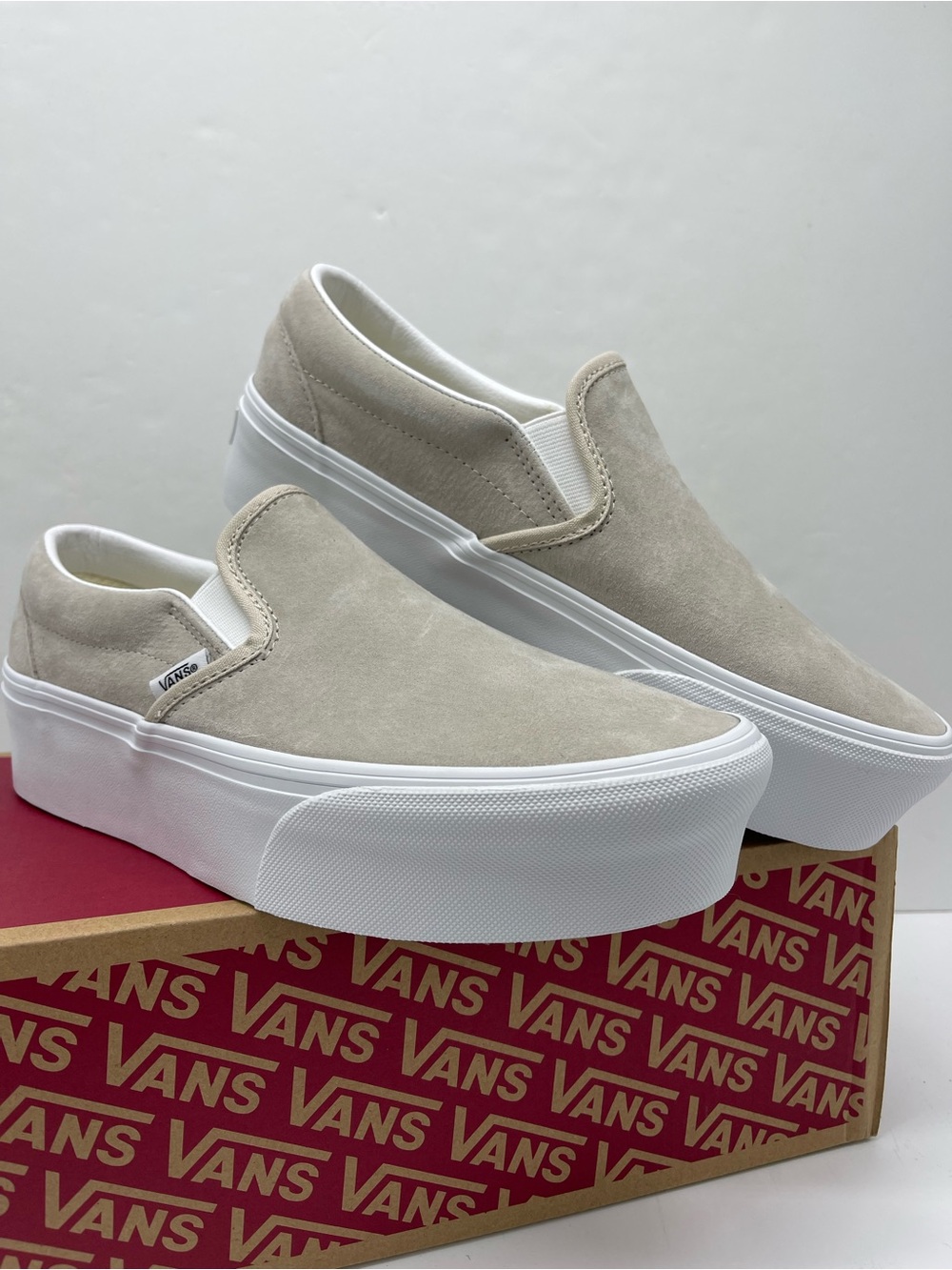 Vans Classic Slip-On Stackform
NUBUCK OATMEAL
VN000E8C2N1 Platform Sneakers - Picture 4 of 16